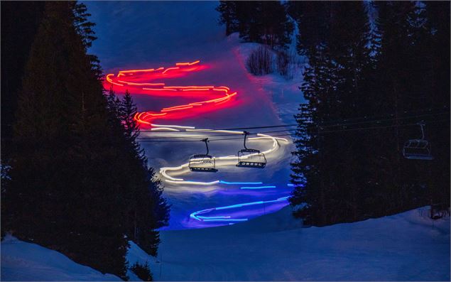 Descente aux flambeaux des moniteurs de la station - OT Flaine-Candice Genard
