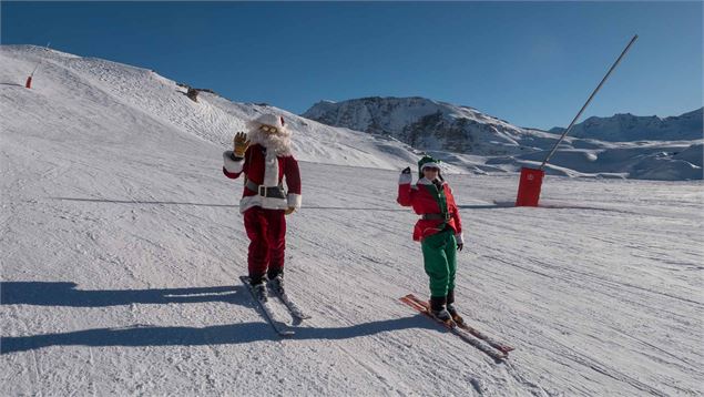 Le Père Noël arrive sur les pistes_Val-d'Isère - Val d'Isère Tourisme