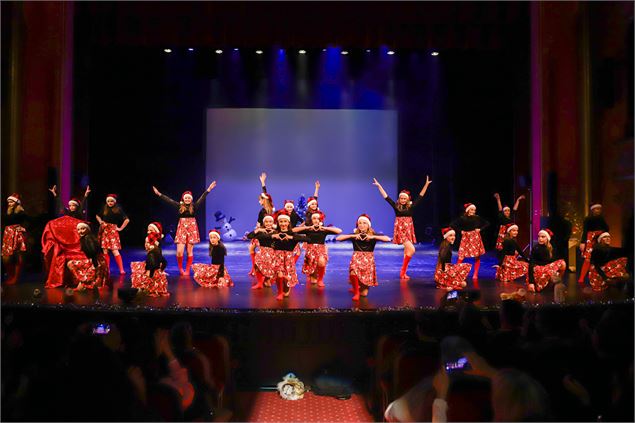 Noël en Choeur - Spectacle de Danse de l'Académie - pgox grand angle