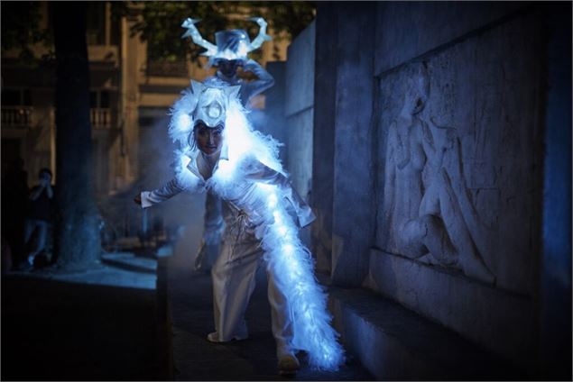 La parade de noël : La louve et le héron_Méribel