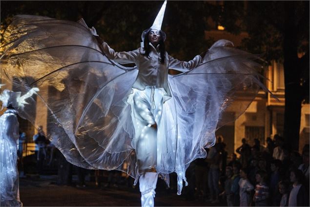 La parade de noël : La louve et le héron_Méribel