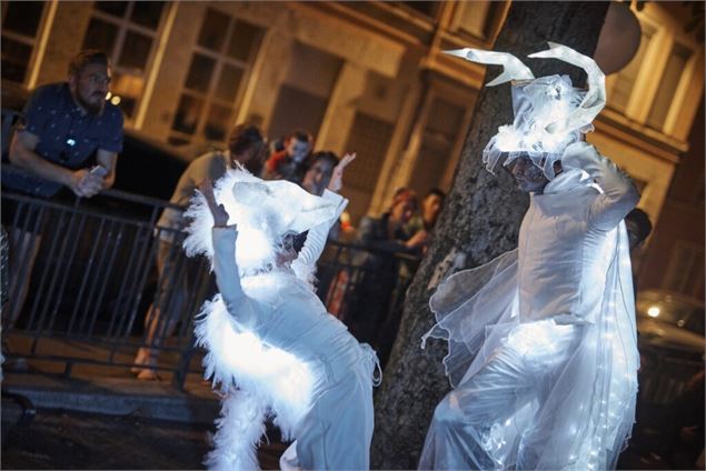 La parade de noël : La louve et le héron_Méribel