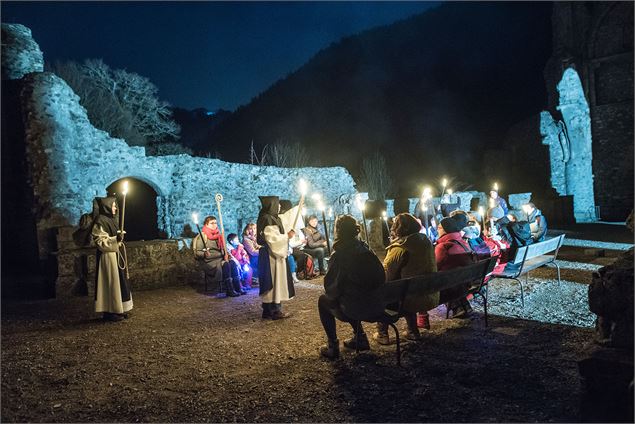 Visite guidée de nuit à la lueur des flambeaux - Yvan Tisseyre / OT Vallée d'Aulps