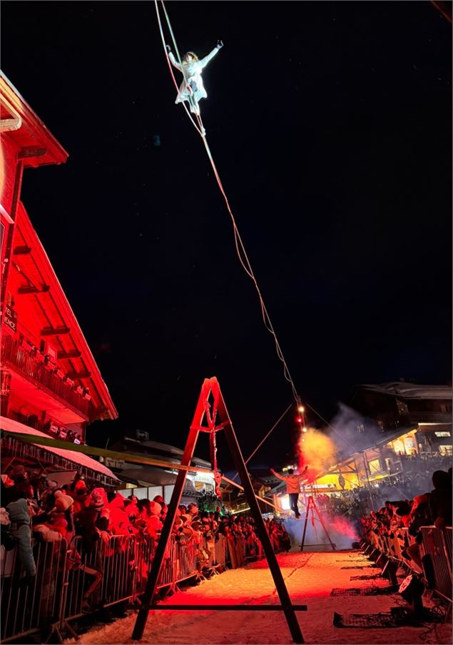 Spectacle de noël : show de highline_Les Carroz-d'Arâches