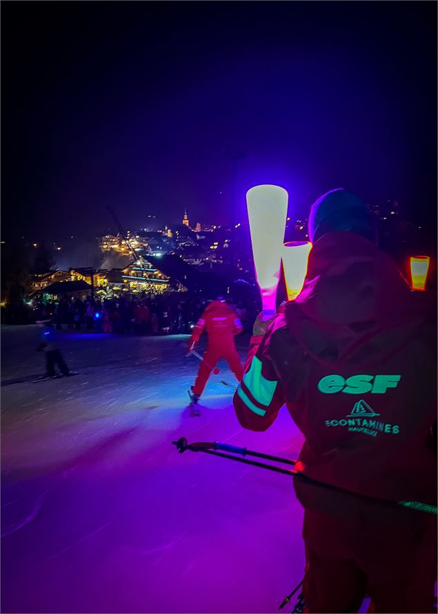 Descente aux flambeaux des moniteurs aux Contamines Montjoie