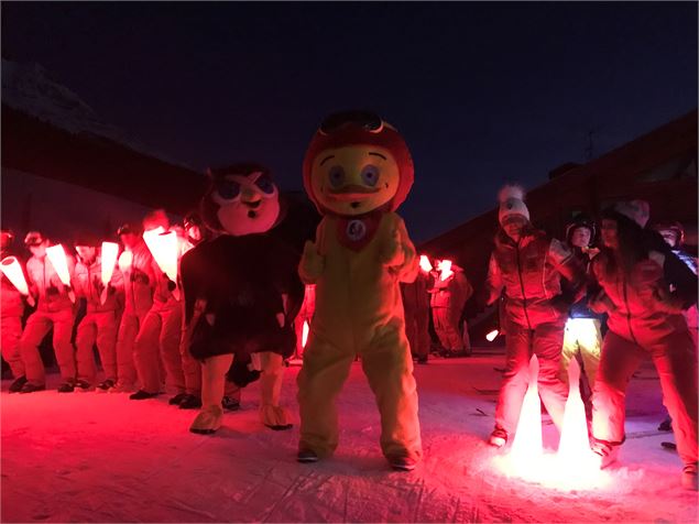 Descente aux flambeaux des moniteurs aux Contamines Montjoie