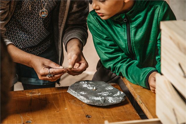 Atelier horloge sur ardoise - Tim Arnold