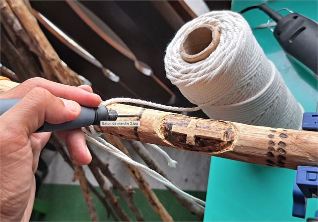 Atelier bâton de marche - Les Gets Tourisme