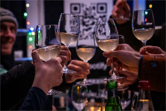 Diner suspendu dans un téléphérique par Le Chalet des Joux_La Clusaz