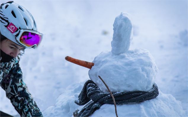 Concours de bonhomme de neige avec tous des outils fournis (spatules) - OT Flaine-Candice Genard