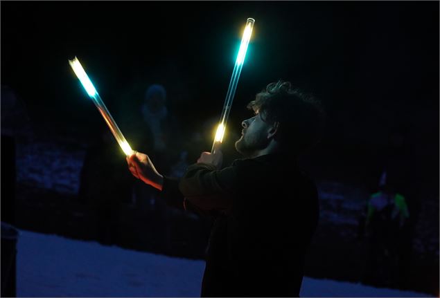 Spectacle de jonglerie lumineuse - OT PEVA