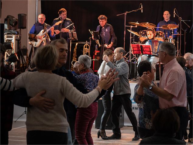 Groupe de danseurs musette - M.Cecillon - OTHMV