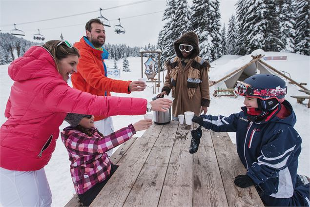 Goûter sur la piste des Inuits de Méribel - Sylvain Aymoz - Méribel tourisme