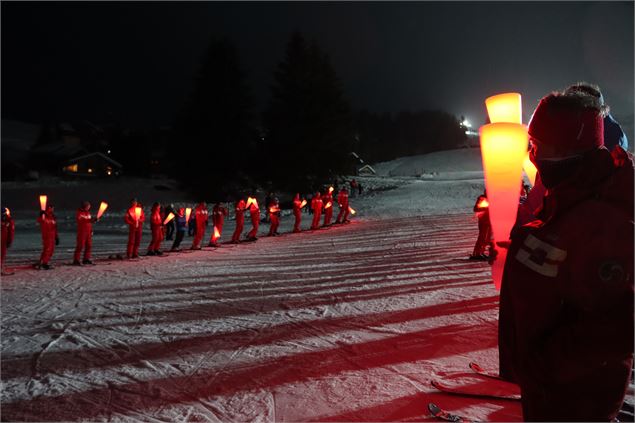 Descente aux flambeaux des moniteurs - ESF Manigod