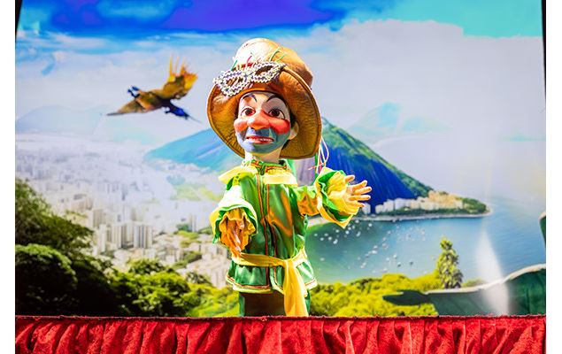 Guignol Rhône Alpes et Rio le majestueux perroquet - Rr