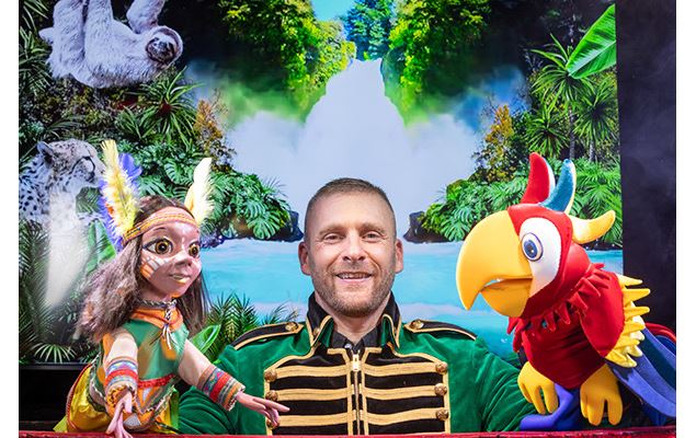 Guignol Rhône Alpes et Rio le majestueux perroquet - Rr