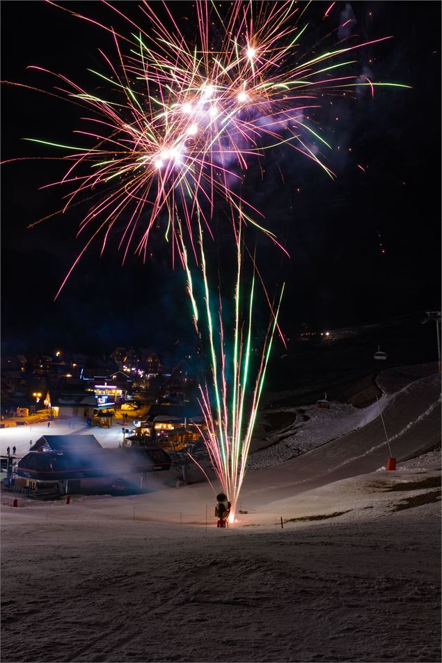 Feu d'artifice sur le front de neige à La Chal - Maëlle Chartier