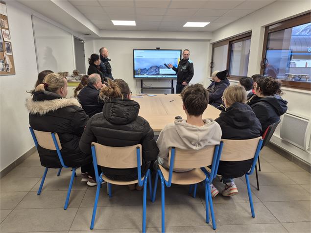 Les participants écoutent les explications - SEM de Val Cenis