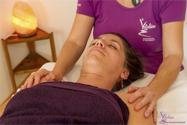 Véronique Miège - Massage sur table - Vitalam-bien-etre.com/Pierre Borasci