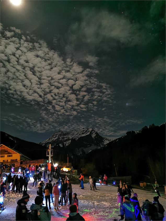 Descente aux flambeaux à La Chèvrerie_Bellevaux - OT Alpes du Léman
