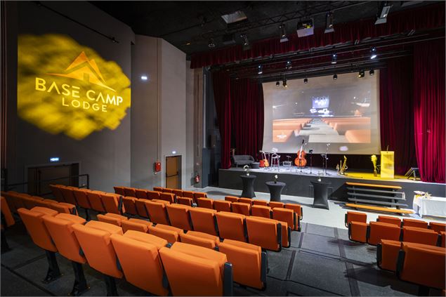 Les Chevaliers du  Fiel : Vacances à Dubaï_Albertville