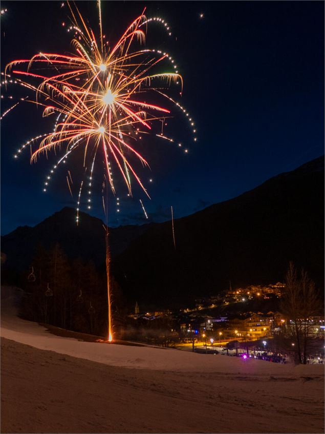 Feu d'artifice au dessus de Val Cenis Lanslebourg - R.Salles - OTHMV