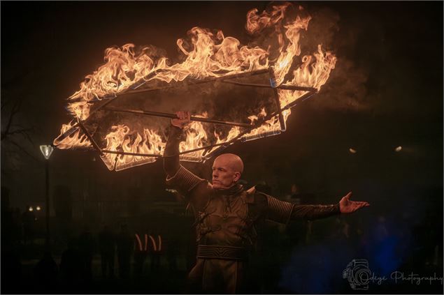 Spectacle de feu - Hypnotica_Samoëns - Mathiou Spectacle - Florence Mathieux Photographie