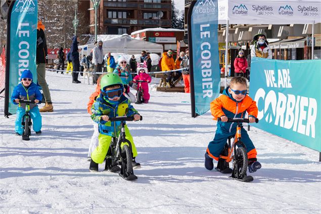 Initiation draisienne sur neige - Corbier Tourisme