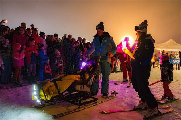 Rassemblement descente aux flambeaux caritative - Pour que Lana gravisse sa montagne