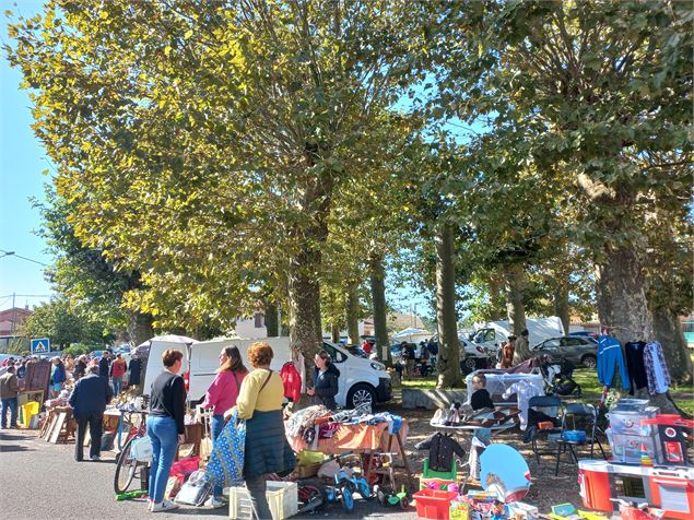 Marché aux puces - Office de Tourisme Pays de Bâgé et de Pont-de-Vaux