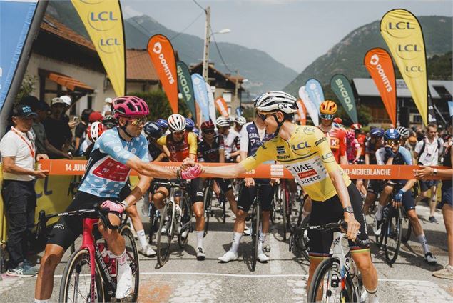 Passage de la dernière étape du Tour Auvergne Rhône-Alpes_Hauteluce