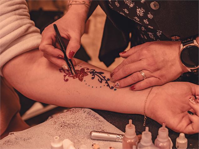 Tatouage éphémère au Grenier de Grand-Père