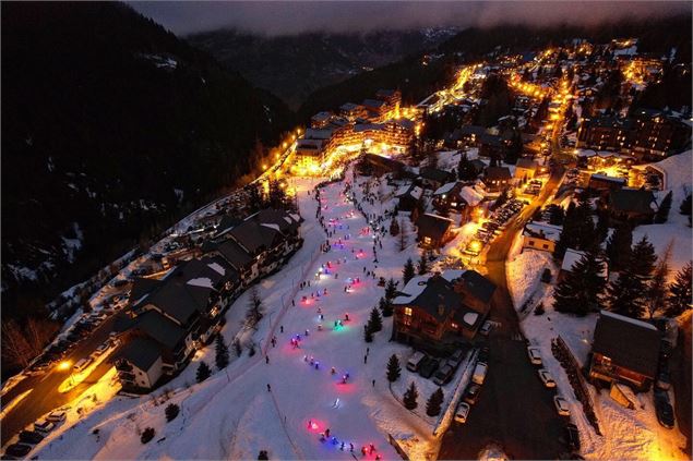Descente aux lampions des enfants à Valfréjus - Valphoto