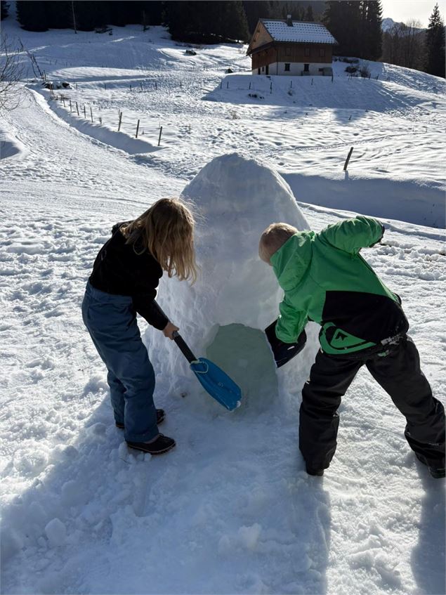 construction igloo - Foyer des Moises