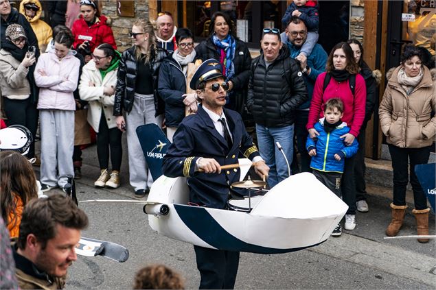 Spectacle déambulatoire Lok Airlines_Châtel - Châtel tourisme