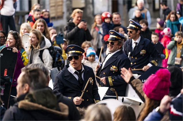Spectacle déambulatoire Lok Airlines_Châtel - Châtel tourisme