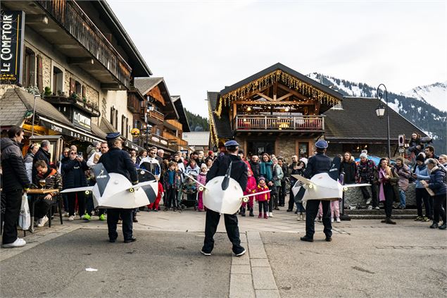 Spectacle déambulatoire Lok Airlines_Châtel - Châtel tourisme