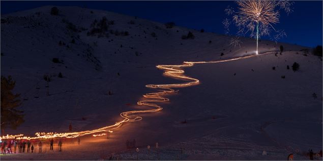 Slalom et descente au flambeau_Plateau d'Hauteville - esf2alpes