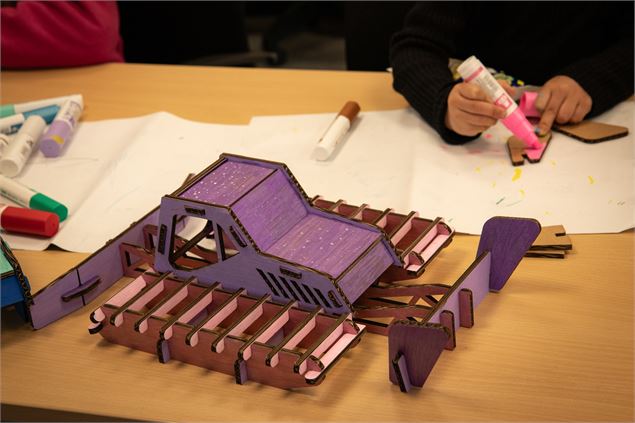 Atelier enfant - Minis dameuses à customiser - Office de Tourisme du Val d'Arly