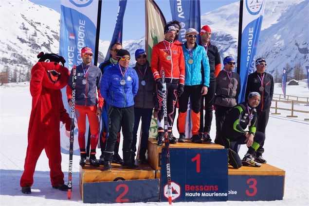Les gagnants sur le podium - G. Levrino