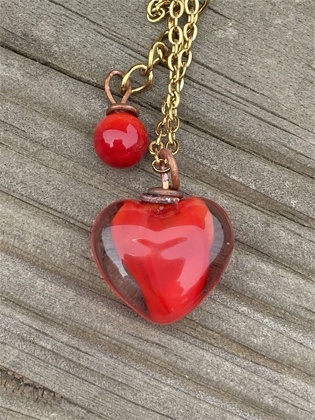 Démonstration du travail d’une fileuse de verre - Oui