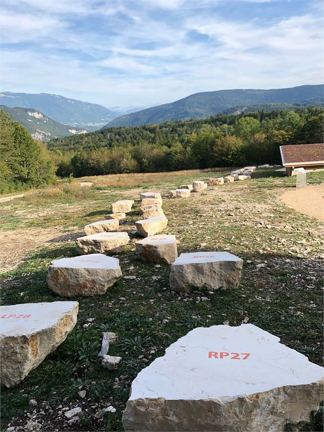 Dinoplagne® - empruntes protégées du Sauropode Odysseus - ©OT Terre Valserine