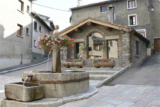 Le four banal d'Aussois et la fontaine - Pixabay