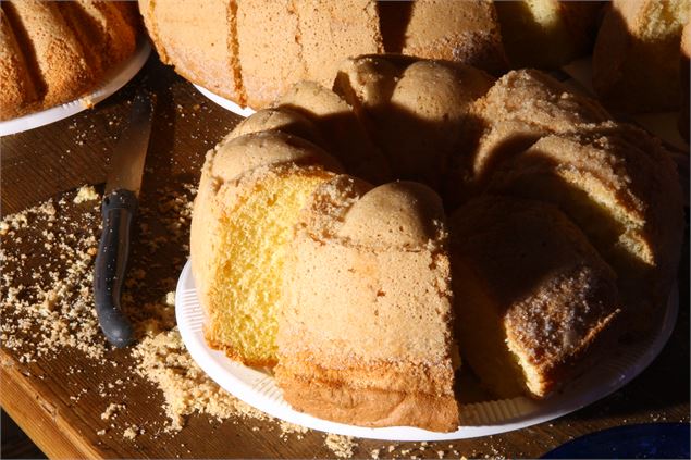 Dégustation de gateau de Savoie - P. Guilbaud