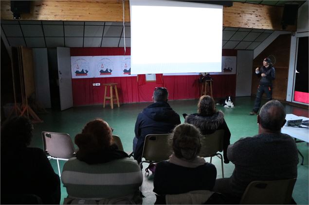 Rencontre avec une pisteuse secouriste et son chien d'avalanche - © OT Saint Sorlin d'Arves - V Bell