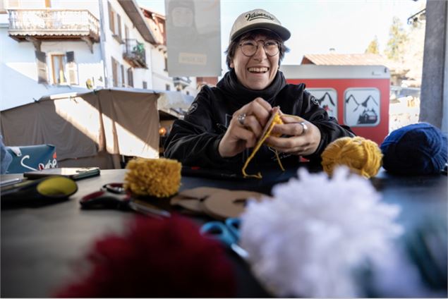 Atelier pompons pour bonnet_Samoëns - @Samoens