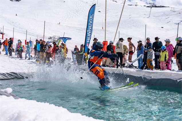 Waterslide au pied du stade Yannick Richard - T.Loubère
