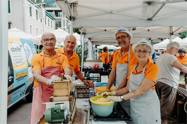 Photo préparation beignets de pomme de terre - Ville de Cluses