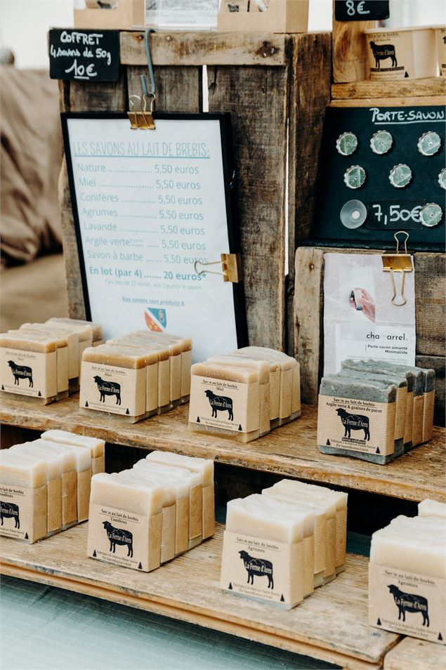 Photo stand savons - Ville de Cluses