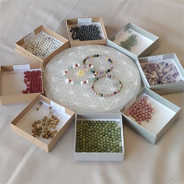 Atelier pierres naturelles et fleurs de Bach avec Magal'ri Bijoux - mGb